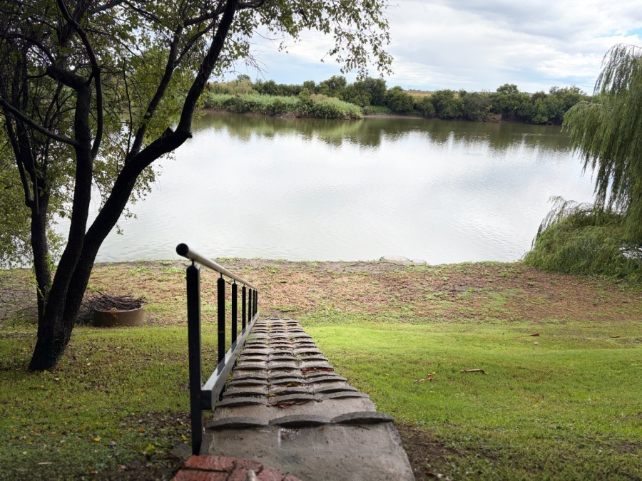 4 Bedroom Property for Sale in Viljoenskroon Rural Free State